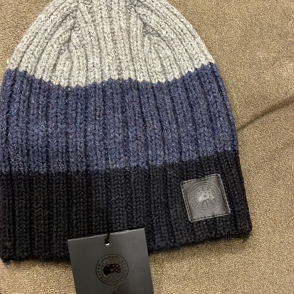 Canada Goose-Mens beanie hat (Brand new)